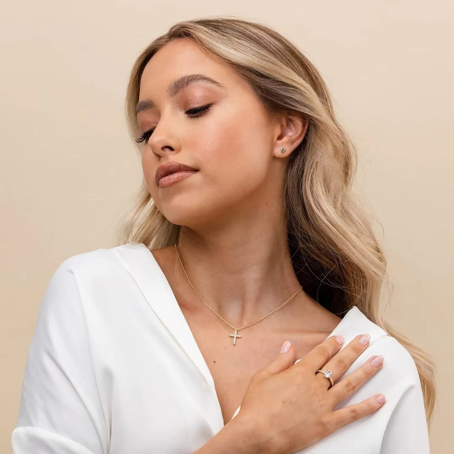 Kreuzhalskette mit kubischem Zirkonia